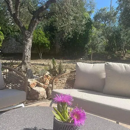 Nissi Collection 公寓式酒店 3*