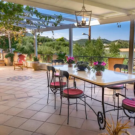 Nissi Collection 公寓式酒店 3*