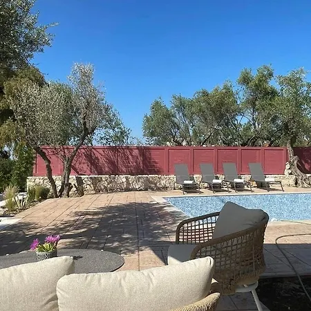 Nissi Collection Lägenhetshotell 3*